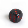 Set de dados negros con punto rojo